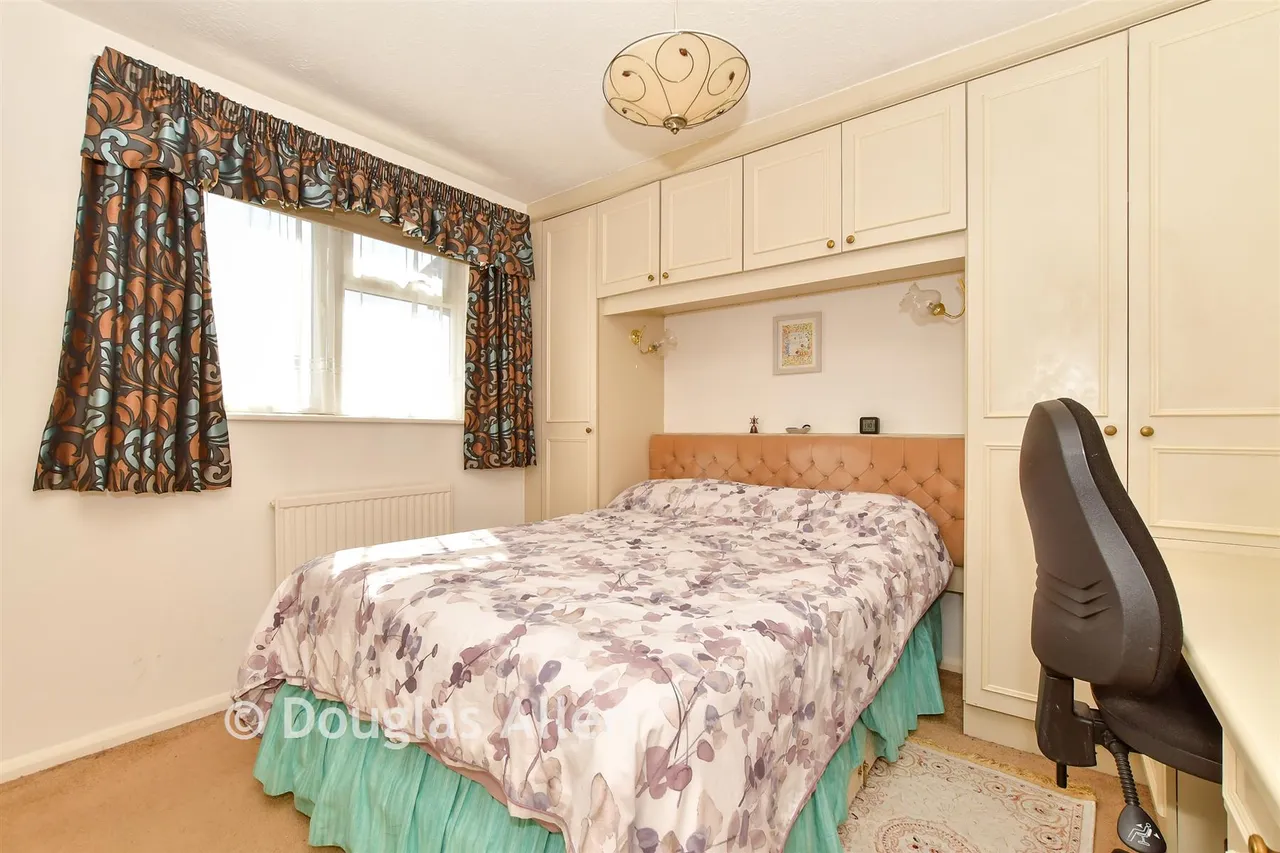 Blunden Close, Dagenham, RM8, photo 10