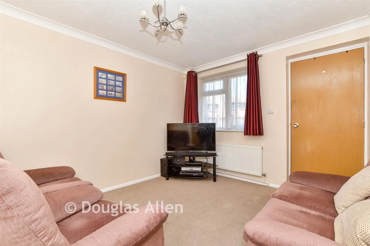 Blunden Close, Dagenham, RM8, photo 7