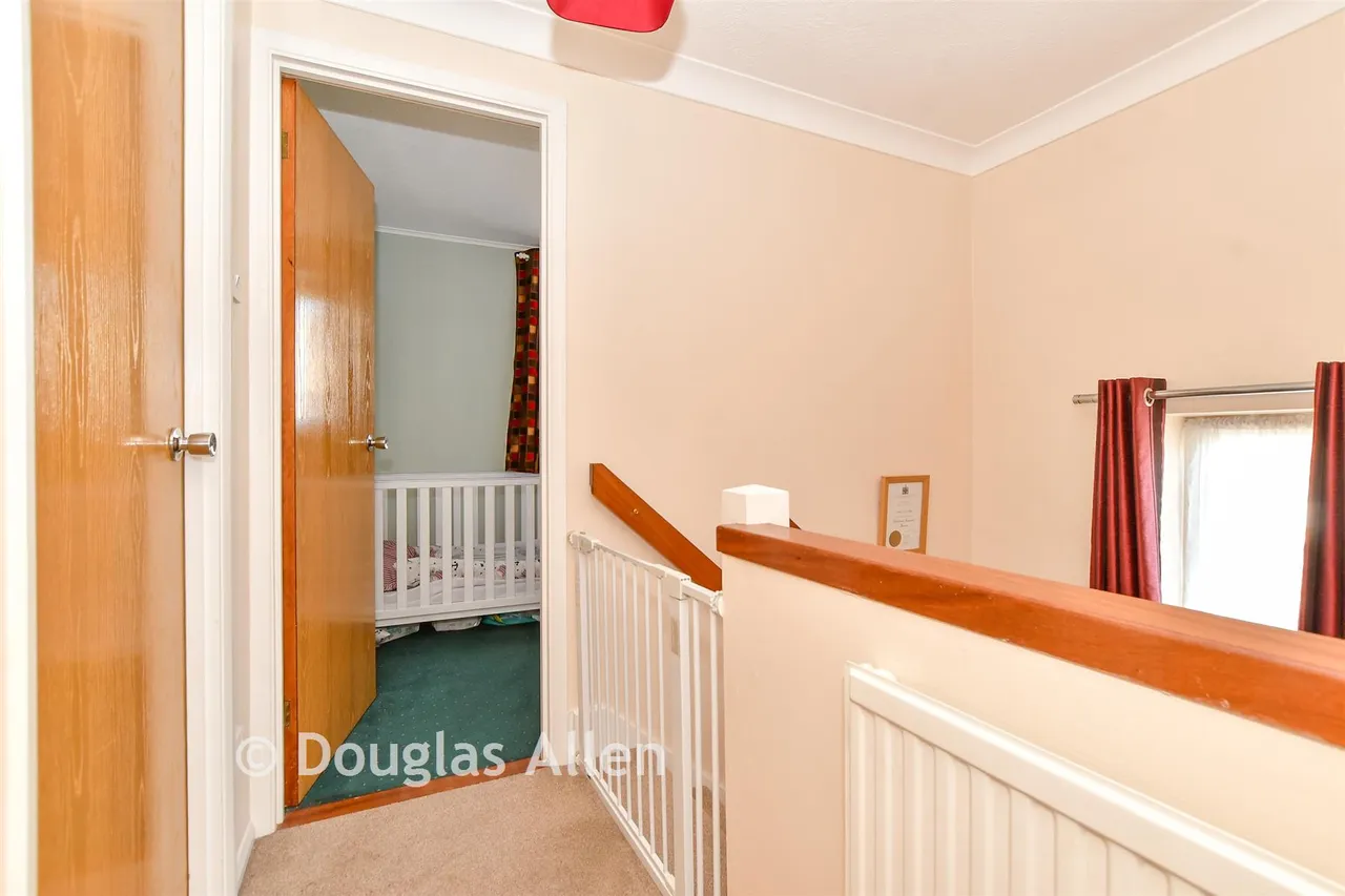 Blunden Close, Dagenham, RM8, photo 13