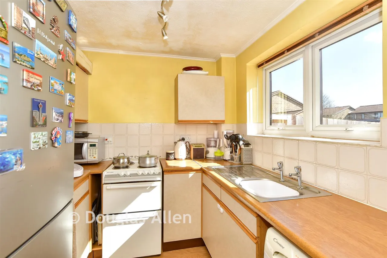 Blunden Close, Dagenham, RM8, photo 8