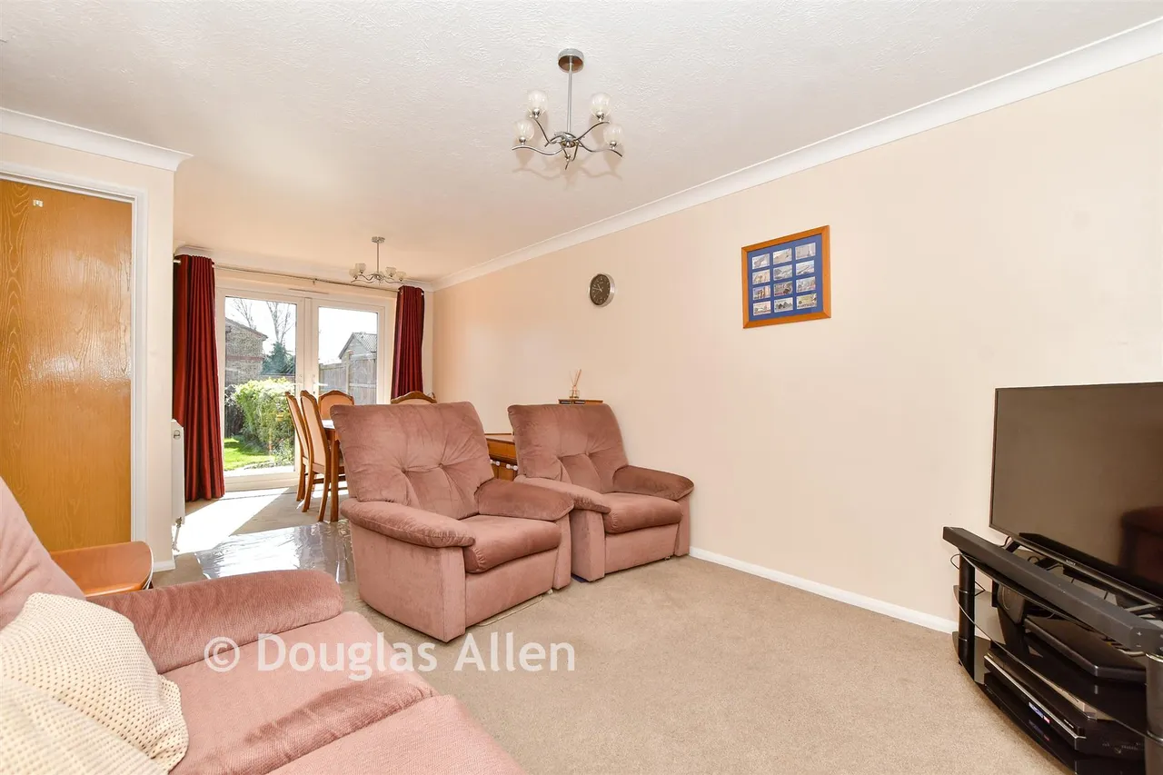 Blunden Close, Dagenham, RM8, photo 3