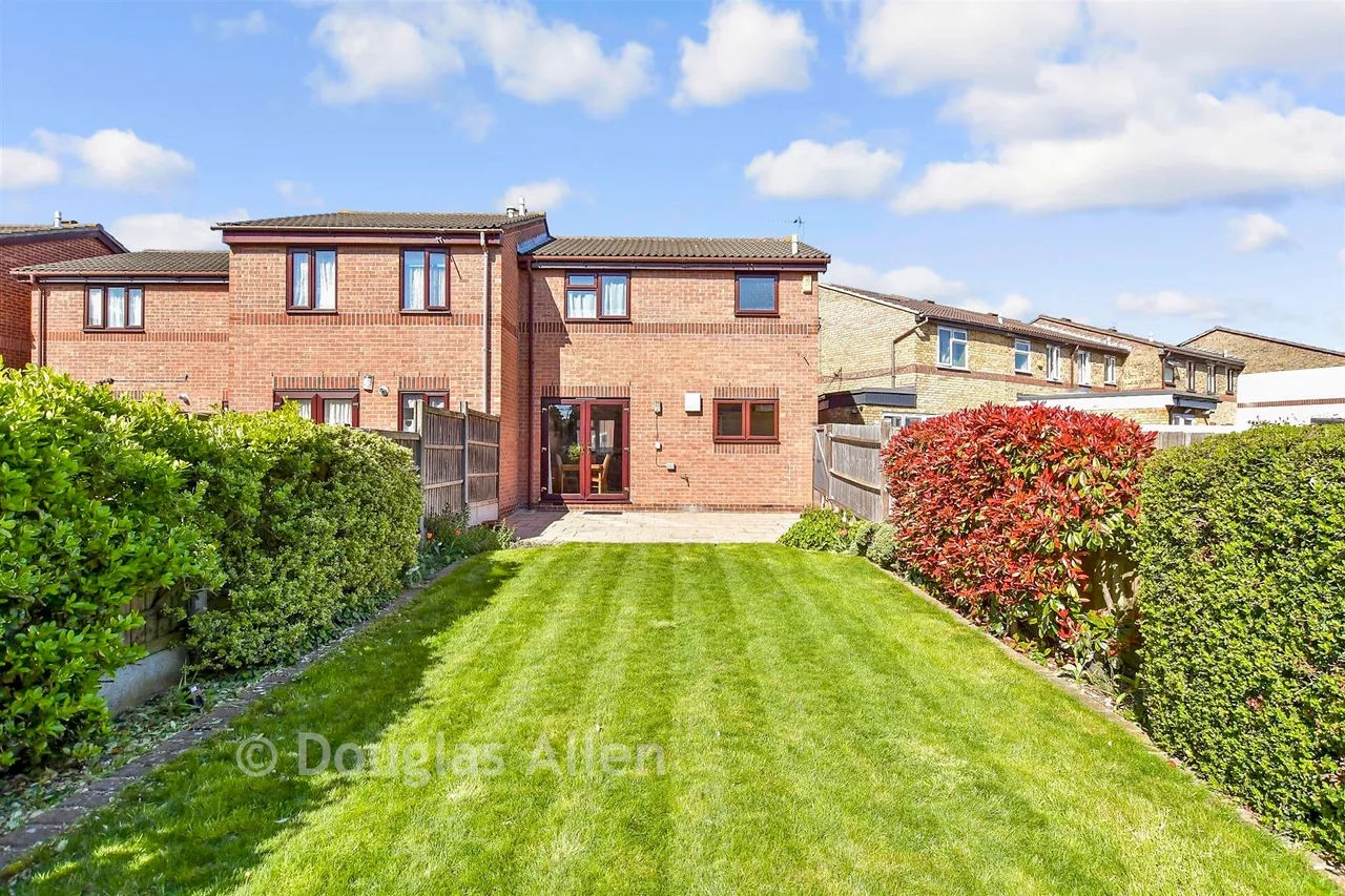 Blunden Close, Dagenham, RM8, photo 2