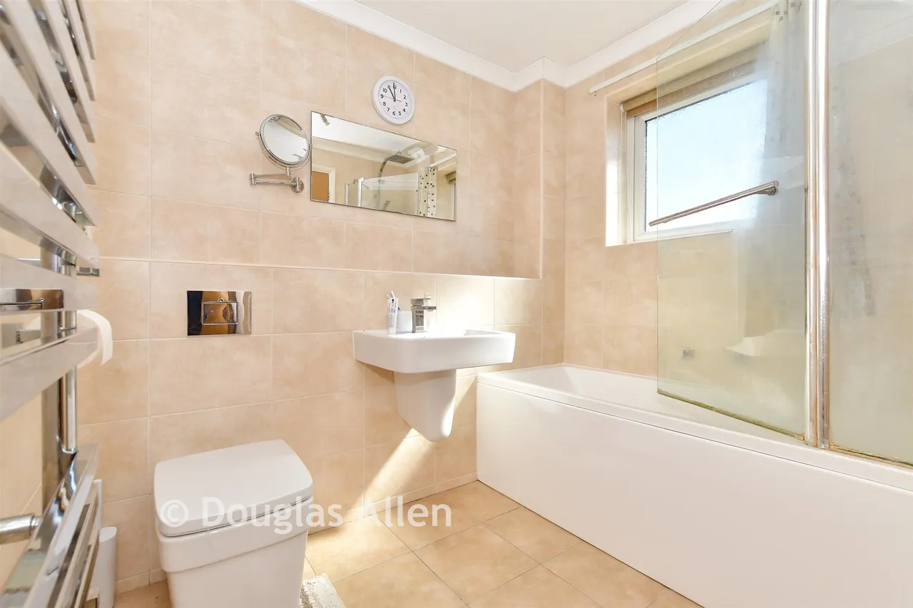 Blunden Close, Dagenham, RM8, photo 9