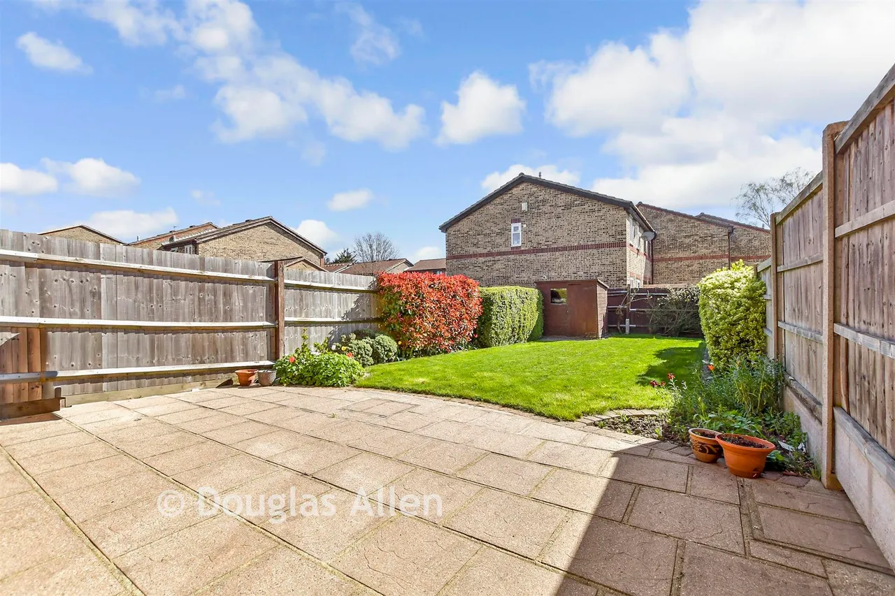 Blunden Close, Dagenham, RM8, photo 5