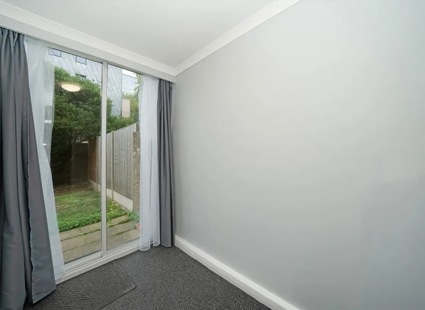 Yarnfield Square, Peckham, SE15, photo 5