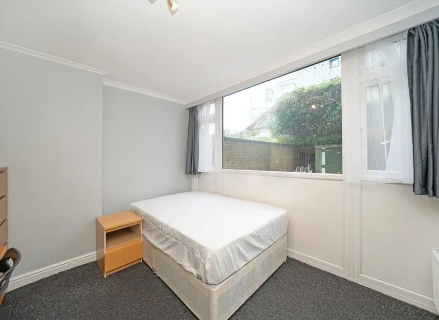 Yarnfield Square, Peckham, SE15, photo 4