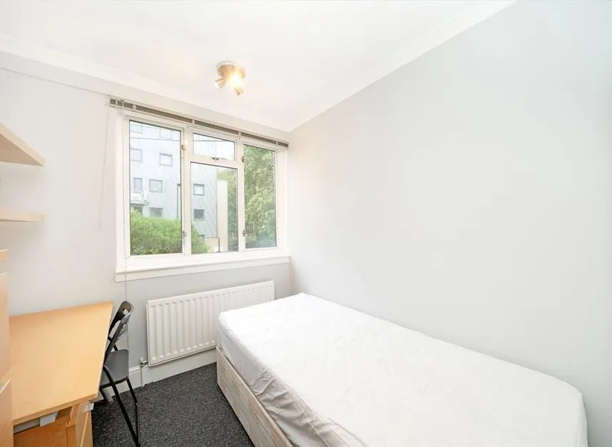 Yarnfield Square, Peckham, SE15, photo 3