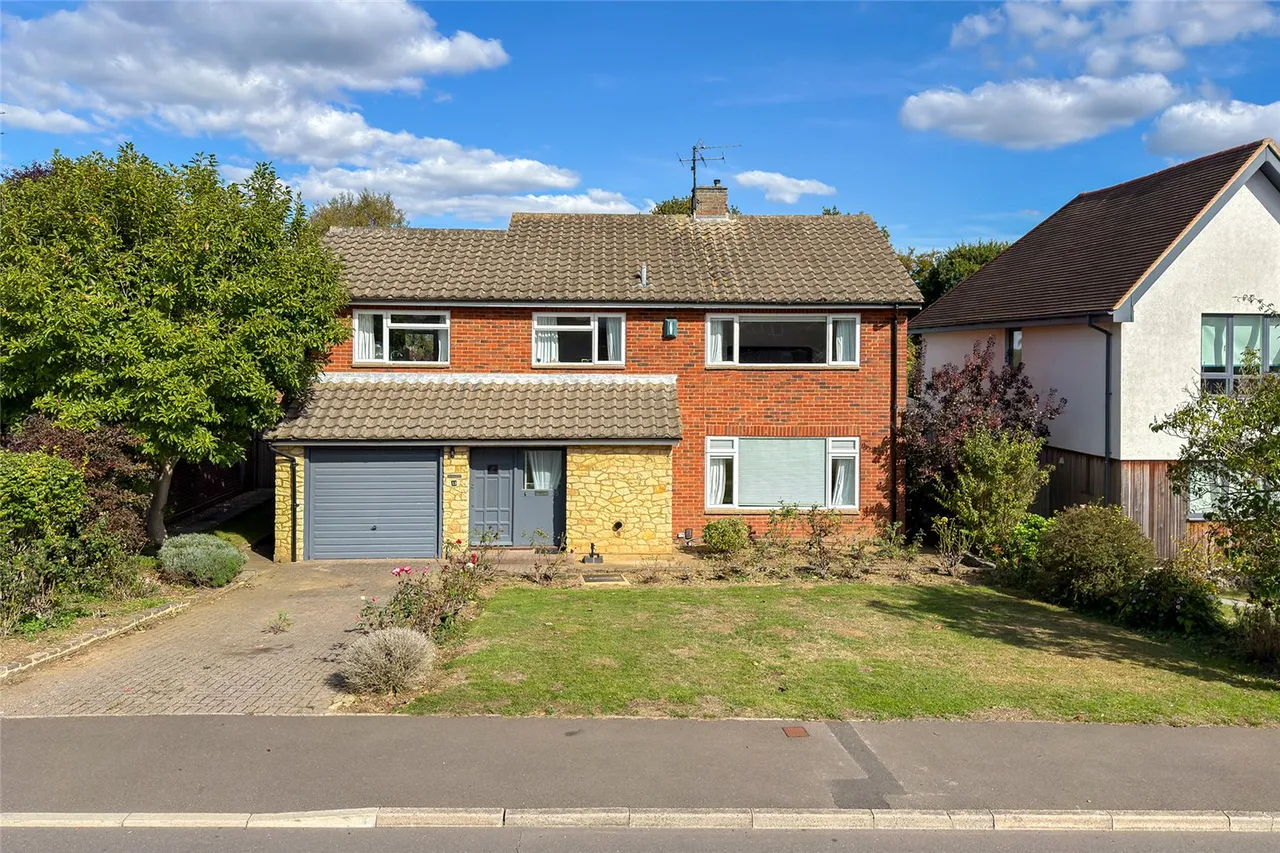4 bed house for sale — Tuffnells Way, Harpenden, Hertfordshire, AL5 3HQ