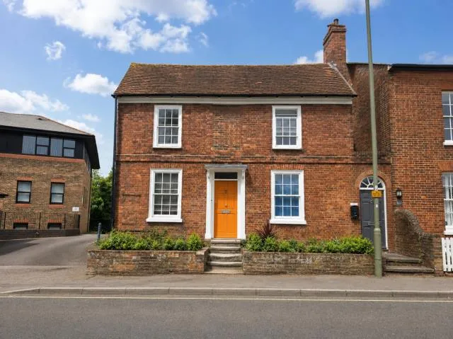 5 bed house for sale, Winchester Road, Basingstoke, RG21