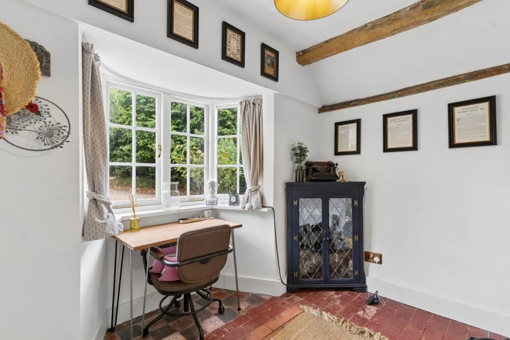 Nash Road, Whaddon, photo 6