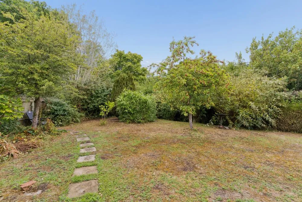 Nash Road, Whaddon, photo 16