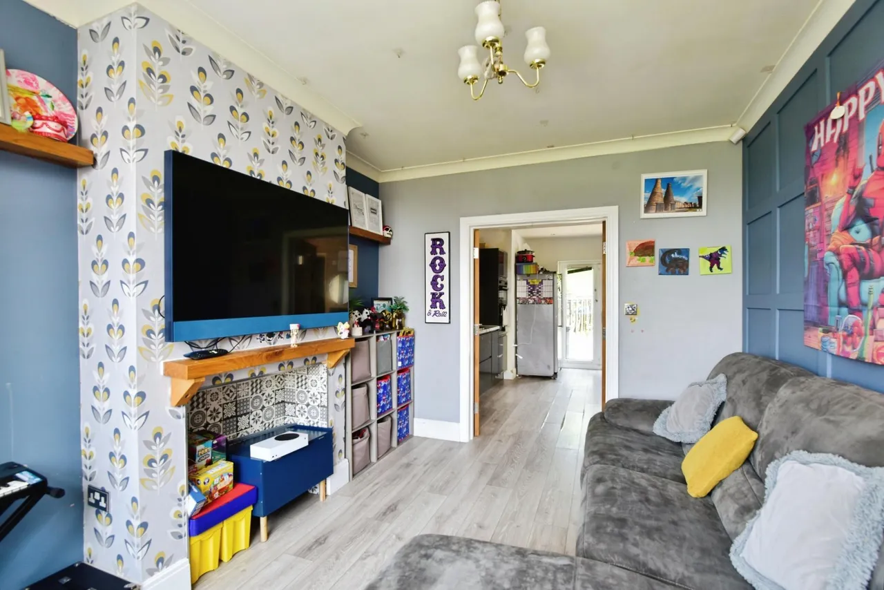 Shaftesbury Avenue, Burslem, ST6, photo 4