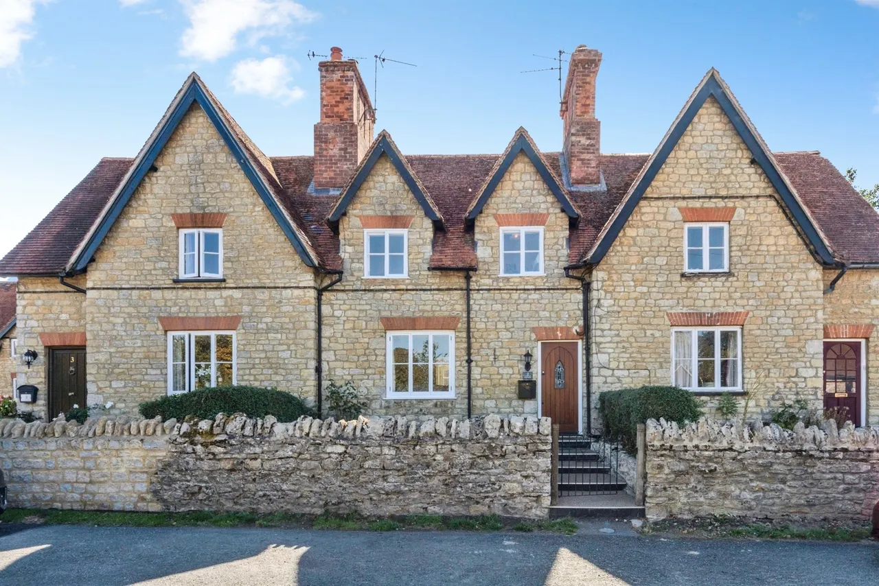 3 bed house for sale — Lower Weald, Calverton, Milton Keynes