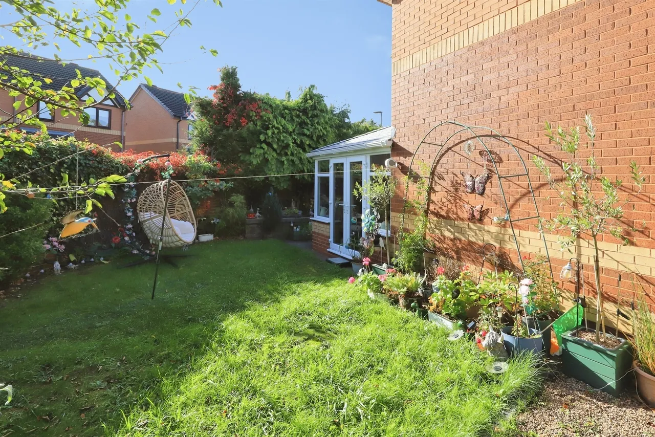 Little Clothier Street, Willenhall, WV13, photo 2