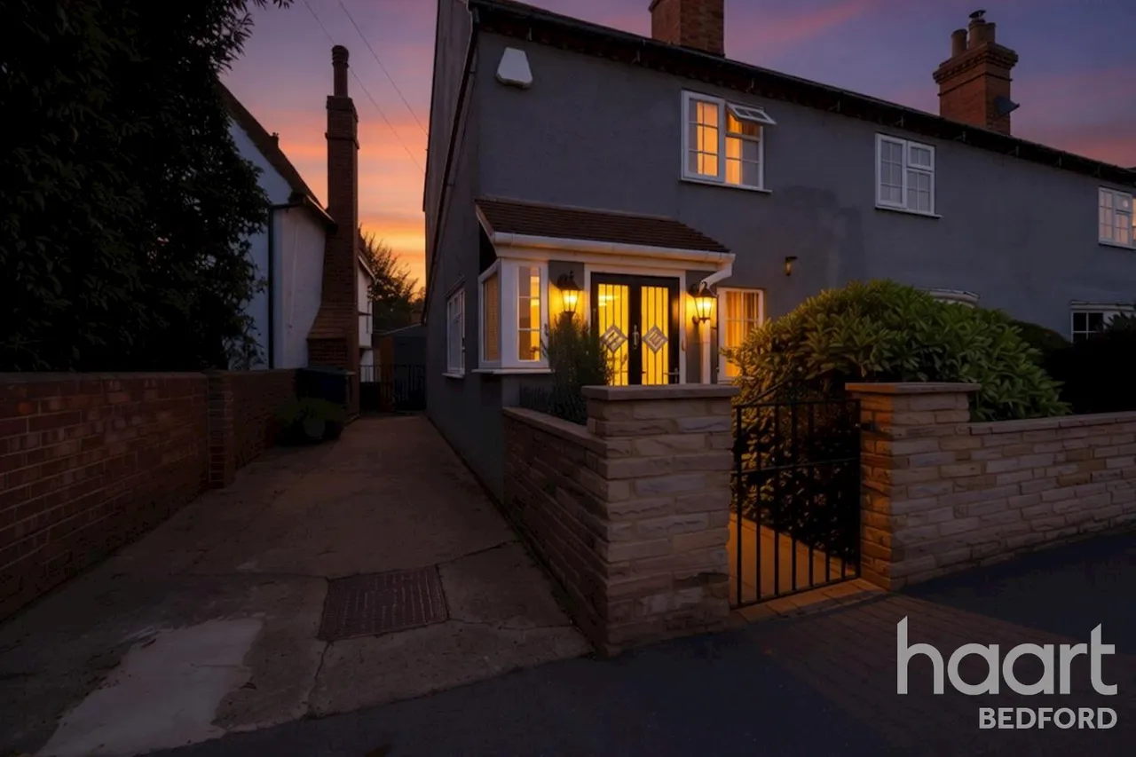 4 bed house for sale, High Street, Bedford, MK45