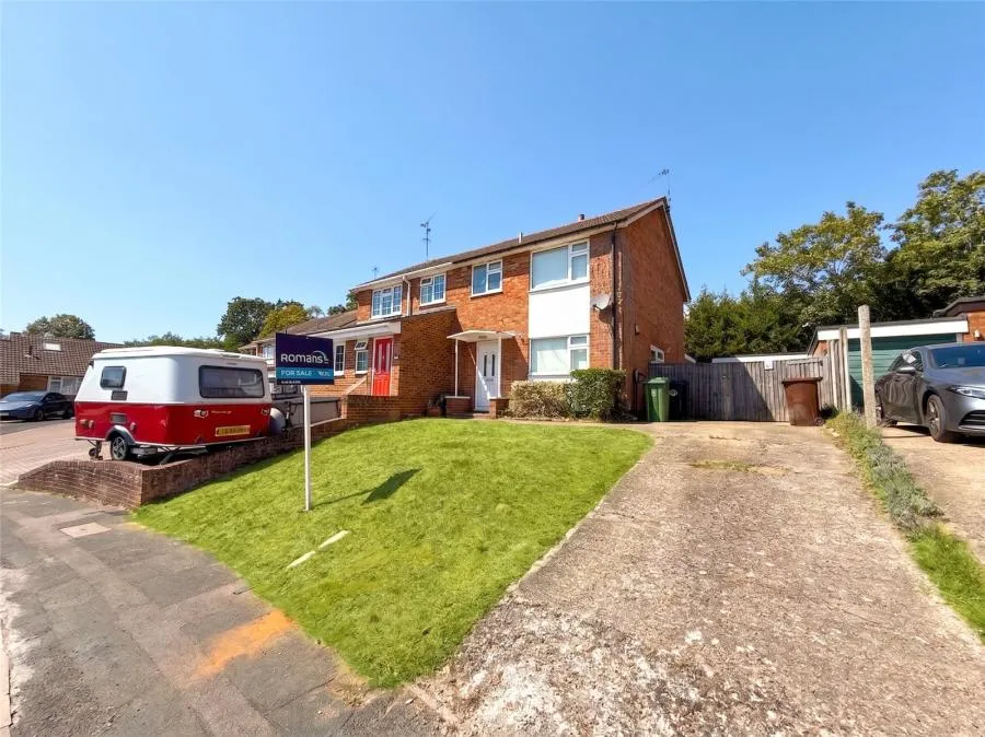 3 bed house for sale, Robins Bow, Camberley, GU15