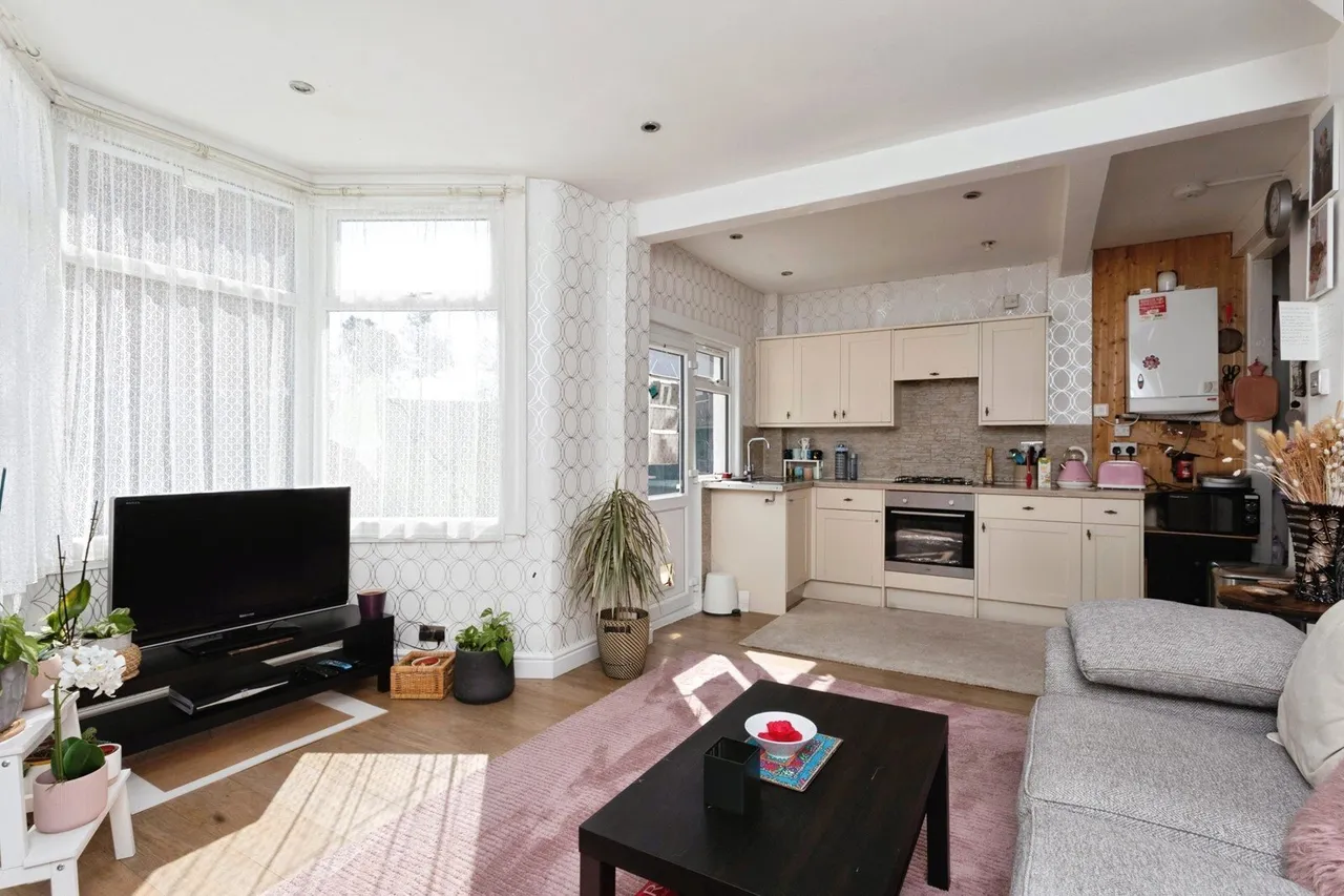 Browning Road, London, E12, photo 12