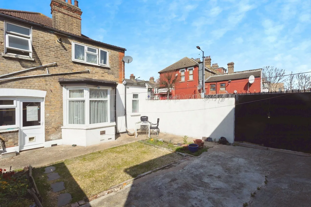 Browning Road, London, E12, photo 10