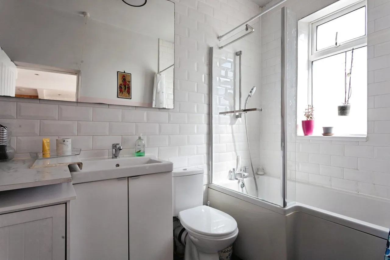 Browning Road, London, E12, photo 9