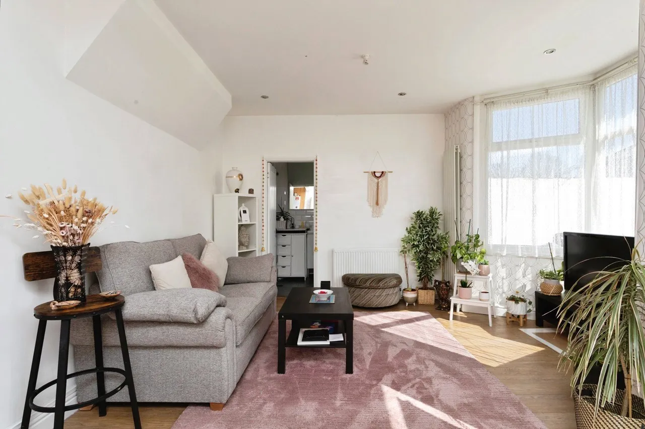 Browning Road, London, E12, photo 13