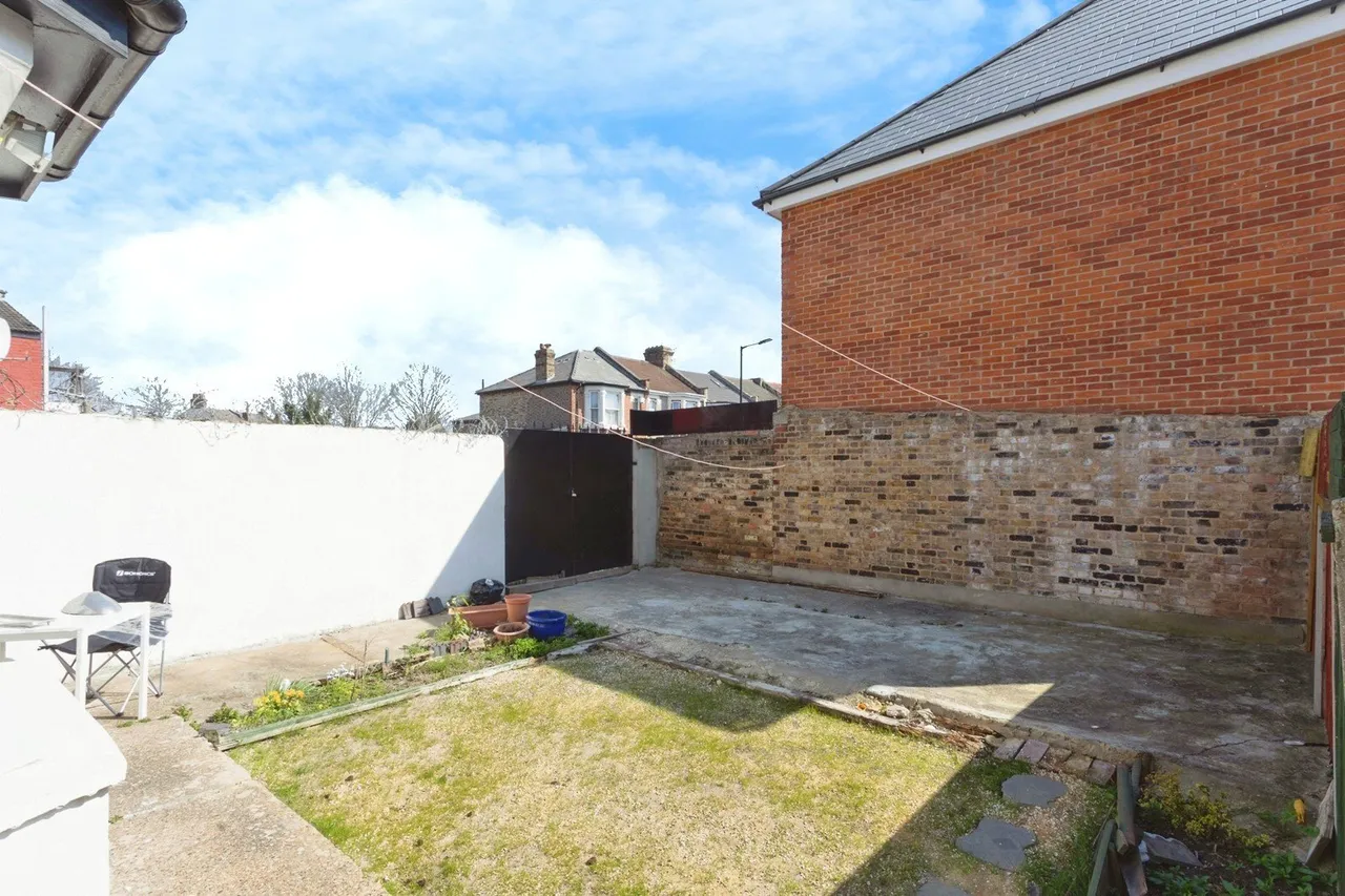 Browning Road, London, E12, photo 14