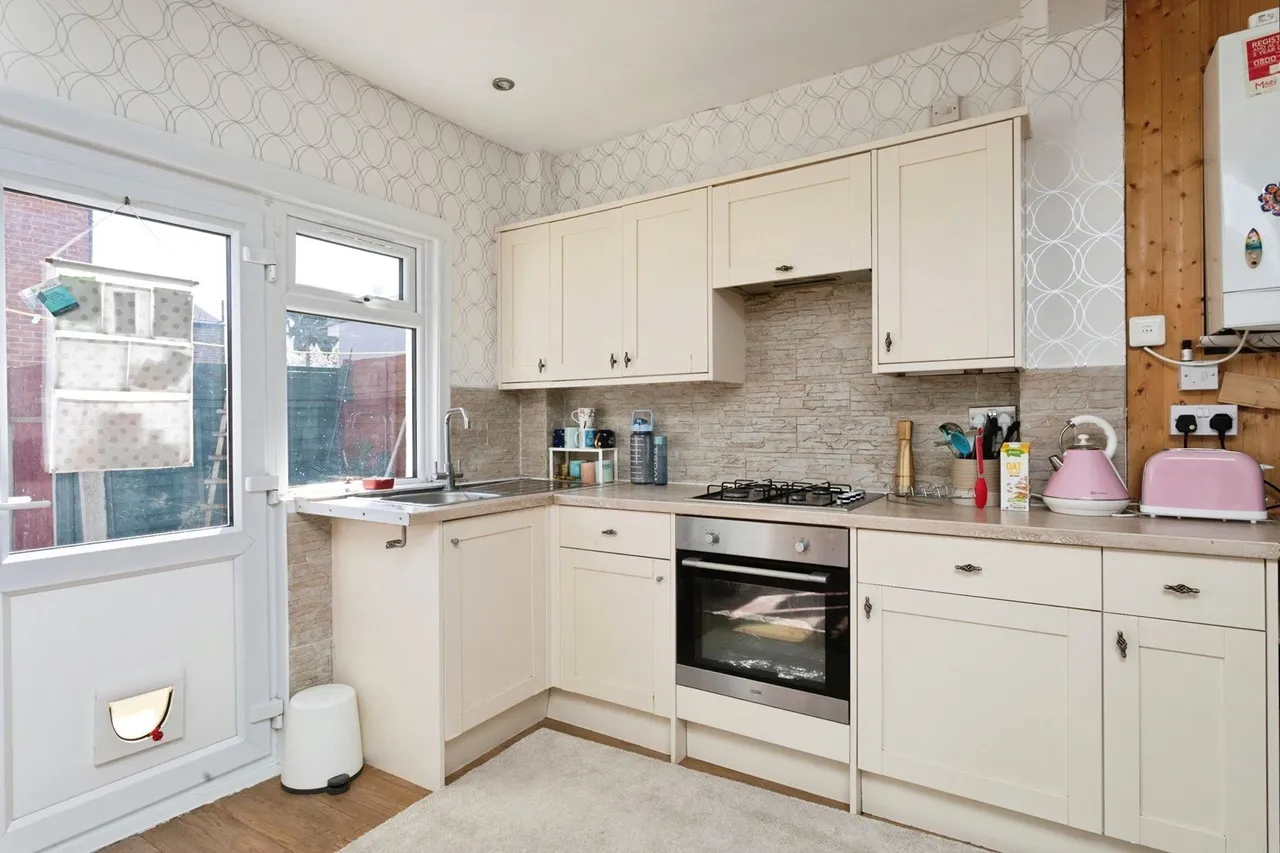 Browning Road, London, E12, photo 4