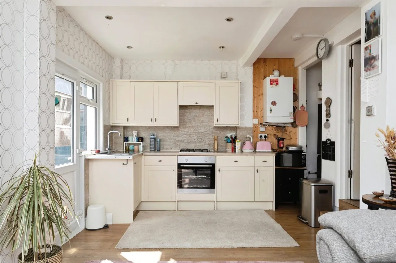 Browning Road, London, E12, photo 8