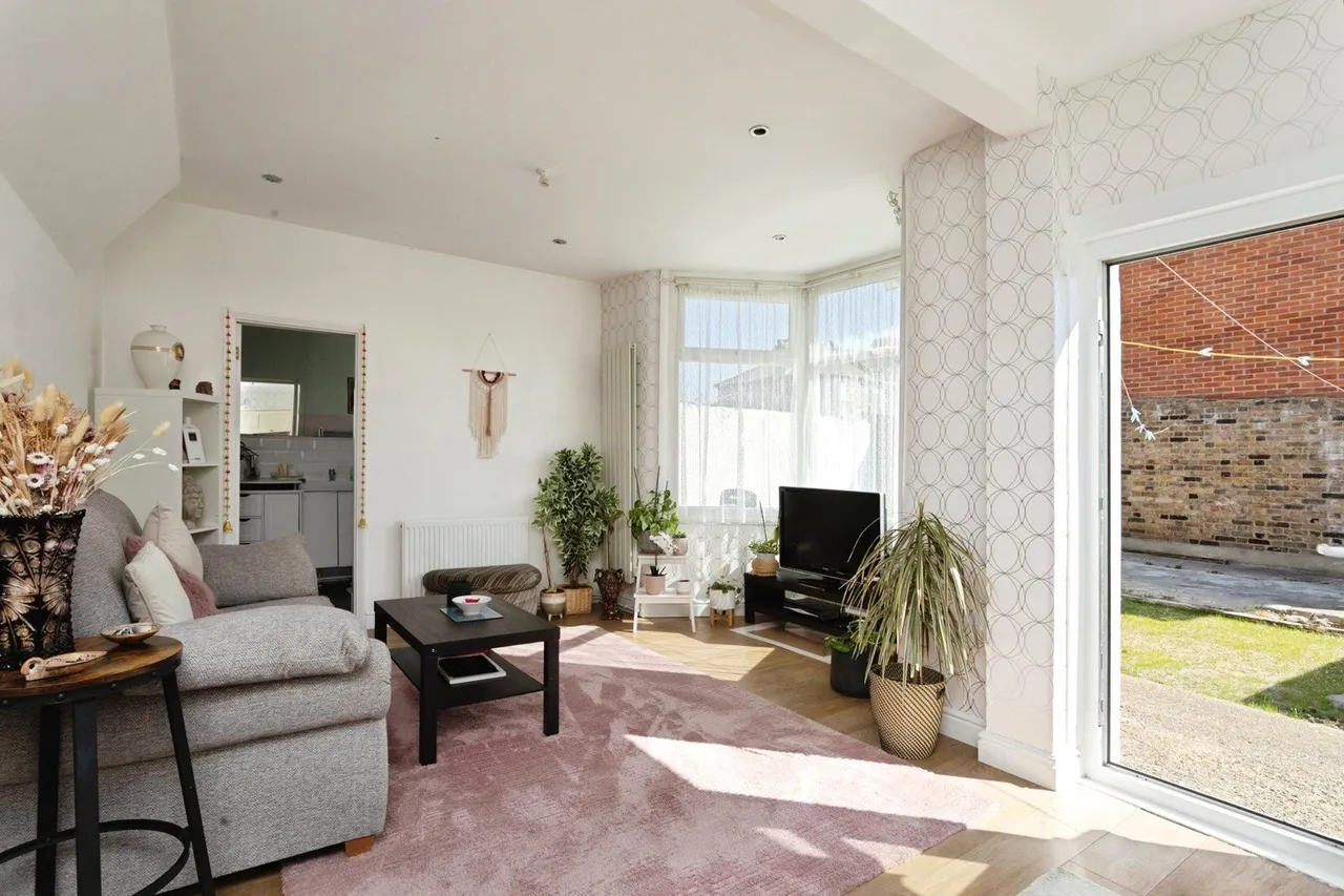 Browning Road, London, E12, photo 3
