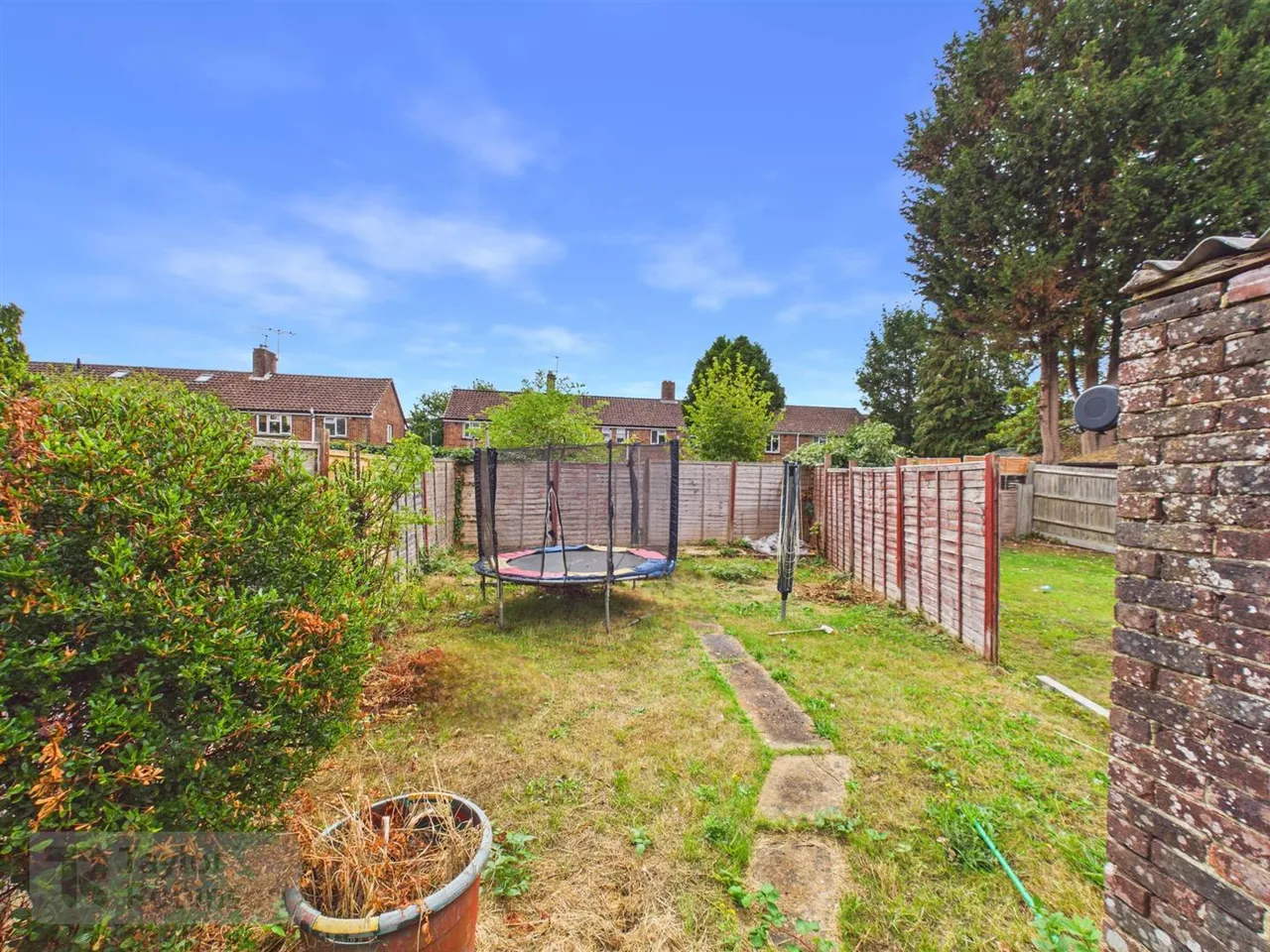 Stagelands, Langley Green, RH11, photo 5