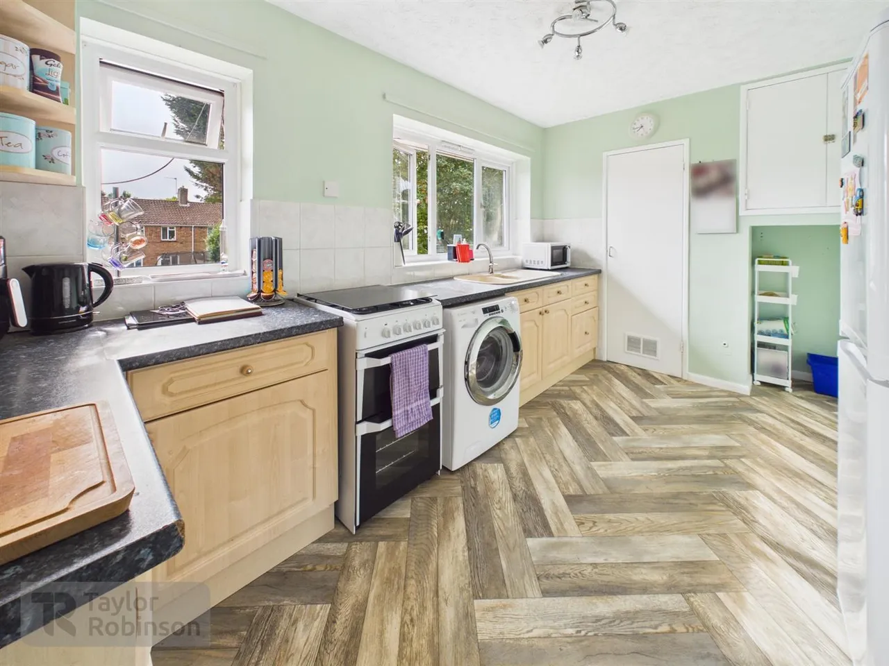 Stagelands, Langley Green, RH11, photo 10