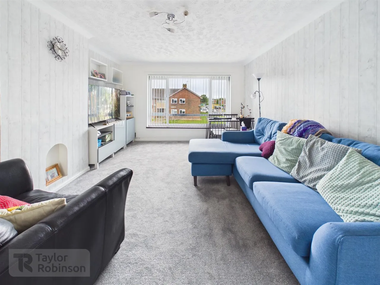 Stagelands, Langley Green, RH11, photo 2