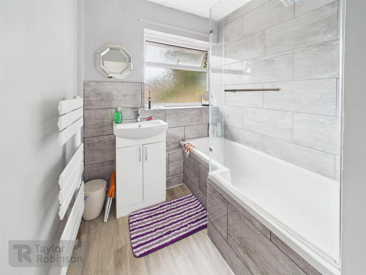 Stagelands, Langley Green, RH11, photo 4