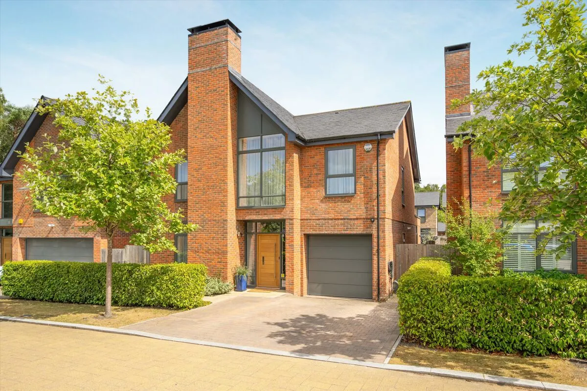 4 bed house for sale, Vickers Close, Longcross, KT16
