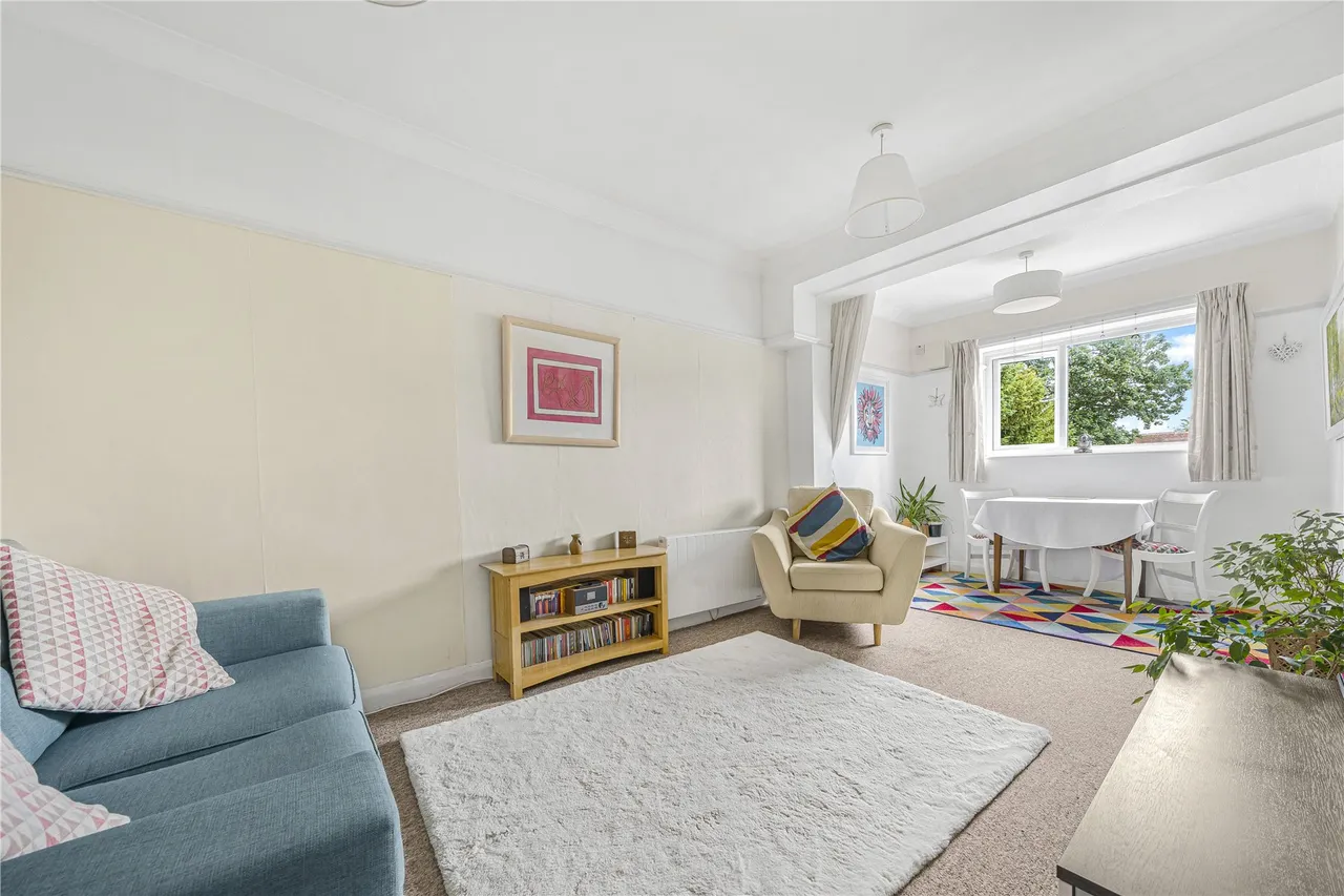 2 bed flat for sale, Church Street, Walton-On-Thames, KT12