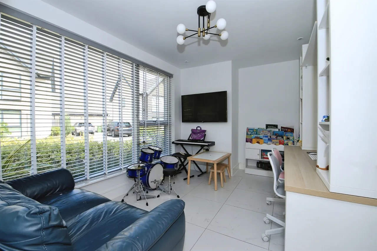Tarka Grove, Hampton Water, Peterborough, photo 3