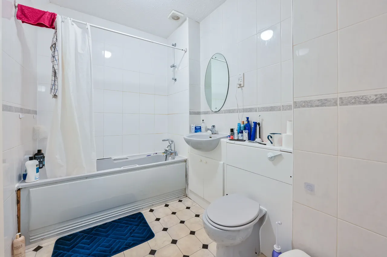 12 Derwent Court, Eleanor Close, London, photo 7