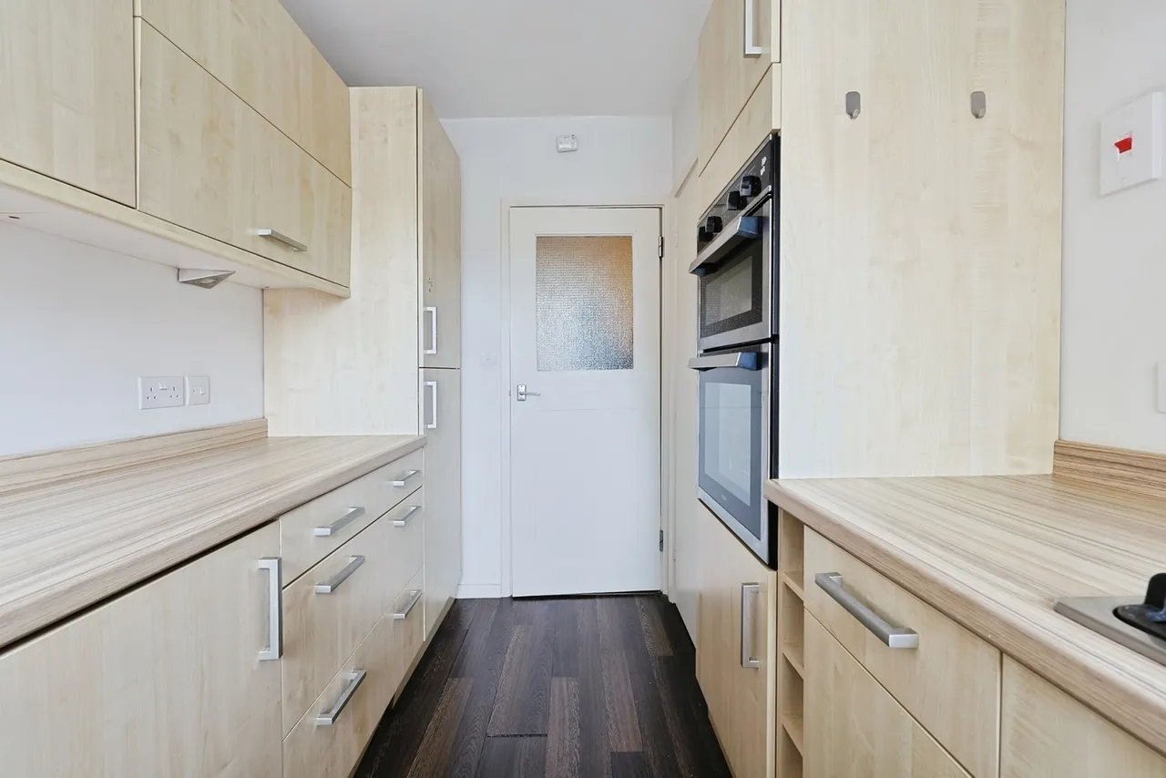 Lavender Hill, Battersea, London, SW11, photo 16