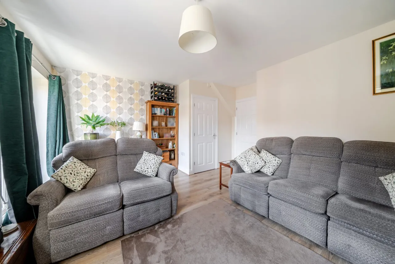 Bedford Drive, Fareham, PO14, photo 3