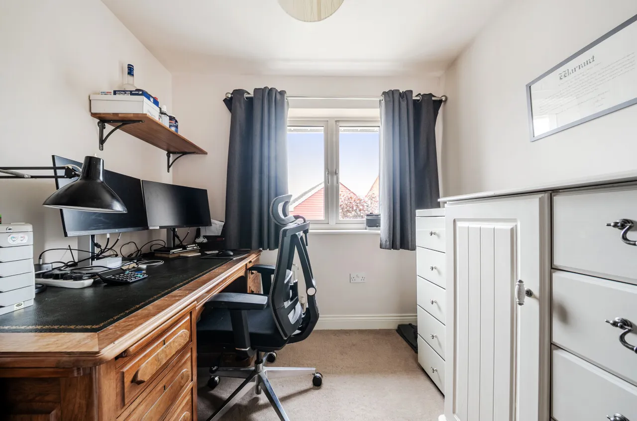 Bedford Drive, Fareham, PO14, photo 13