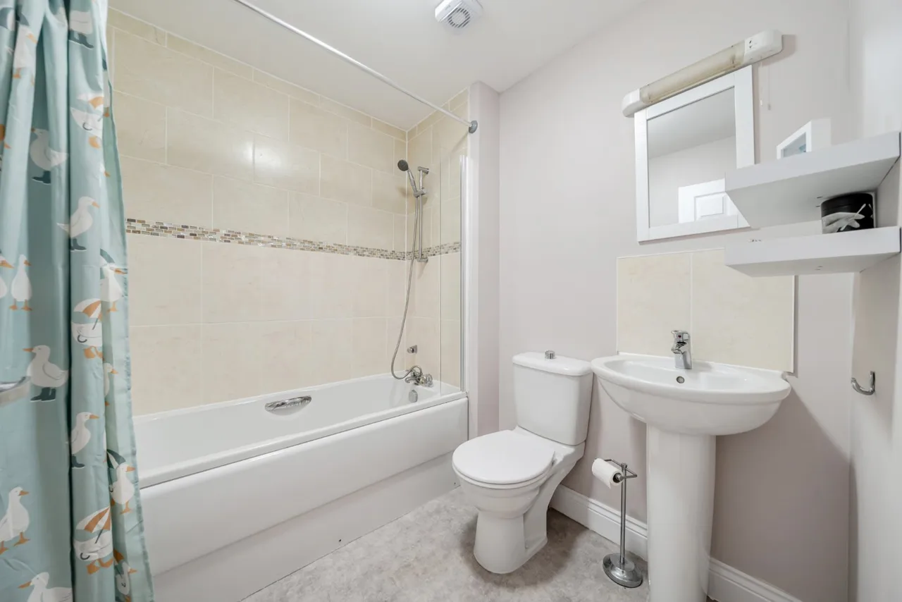 Bedford Drive, Fareham, PO14, photo 12