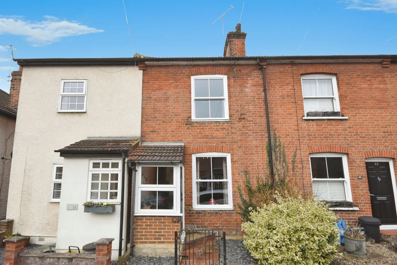 2 bed house for sale — Chase Road, Brentwood
