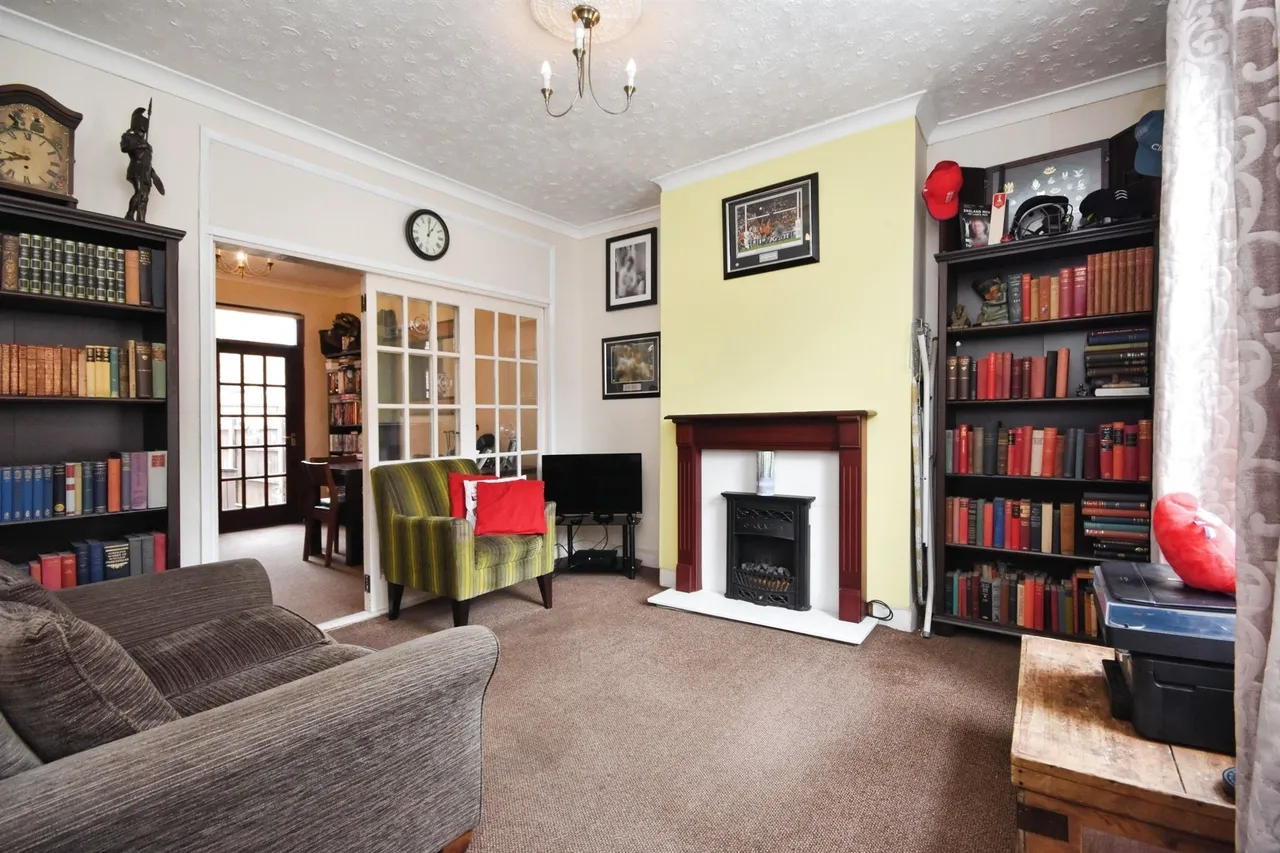 Chase Road, Brentwood, photo 2