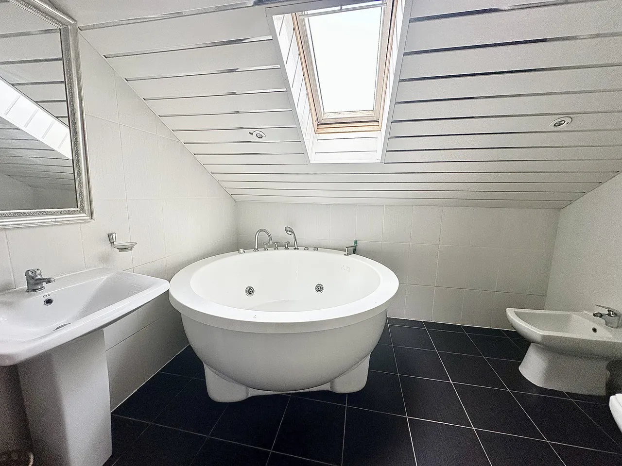 Acorn Close, Preston, Lancashire, PR1 6RB, photo 8
