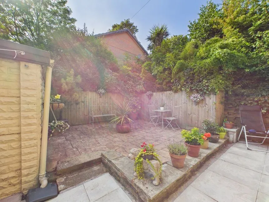 Mossley Road, OL4, photo 17