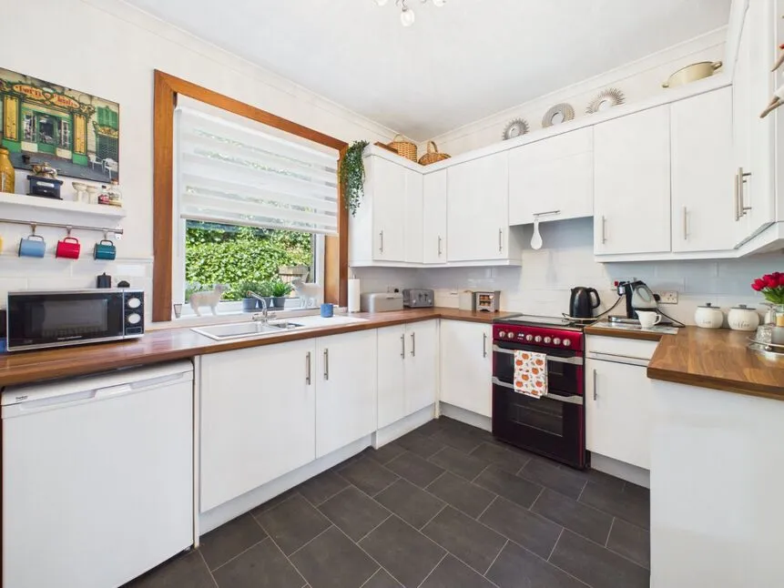 Mossley Road, OL4, photo 5