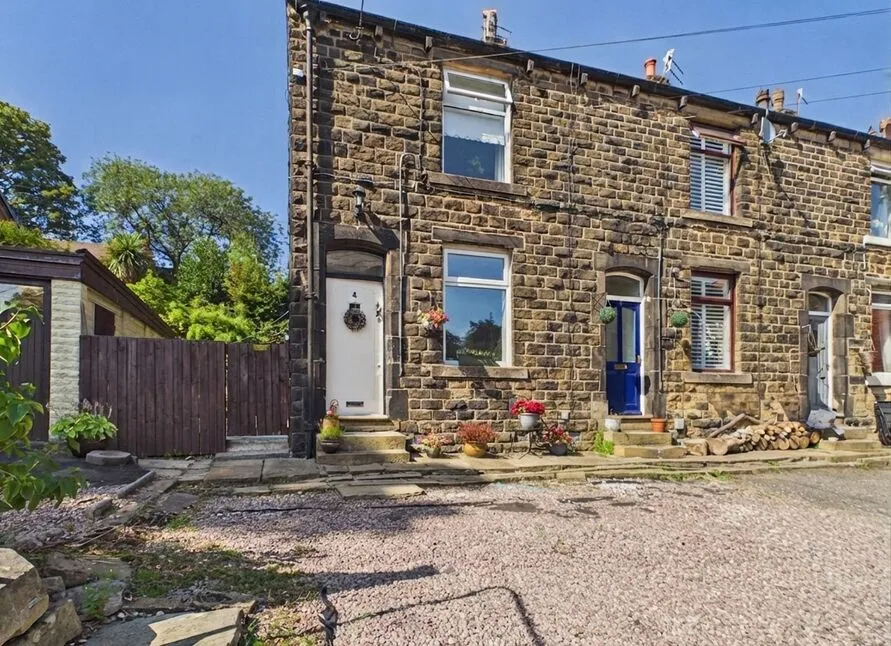 Mossley Road, OL4, photo 20