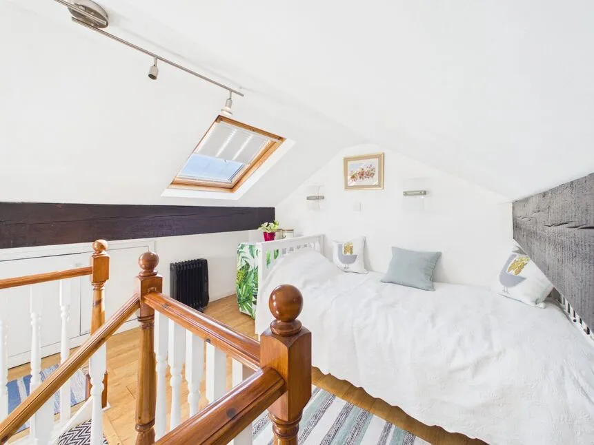 Mossley Road, OL4, photo 12