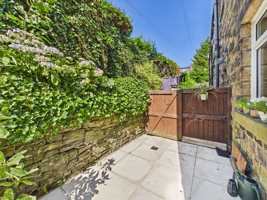Mossley Road, OL4, photo 14