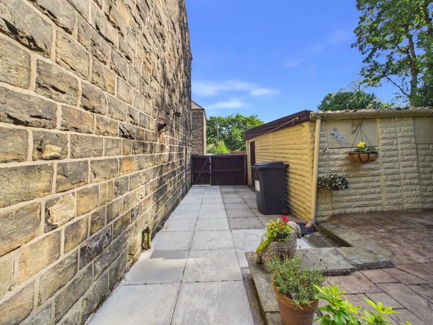 Mossley Road, OL4, photo 16