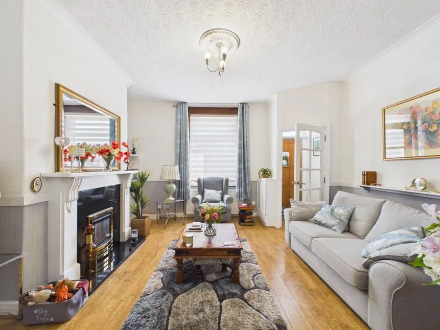 Mossley Road, OL4, photo 4